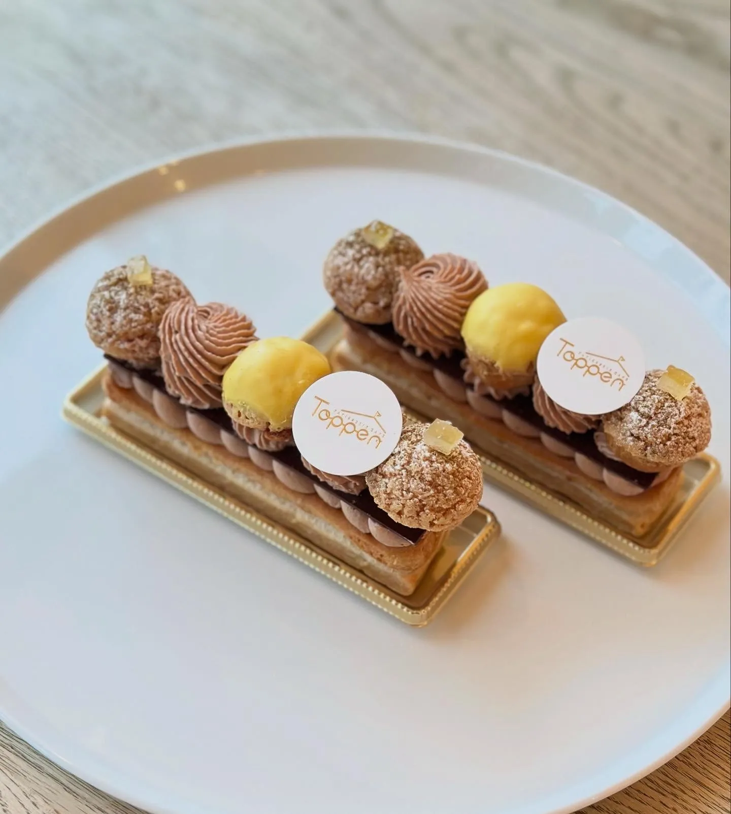 「レモンとほうじ茶のサントノレ」