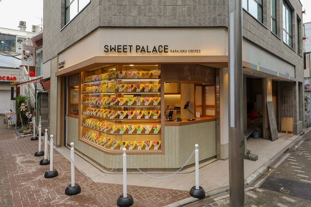 SWEET PALACEのロゴとクレープ