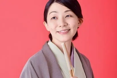 ツアーに同行する落語家の三遊亭 遊七さん