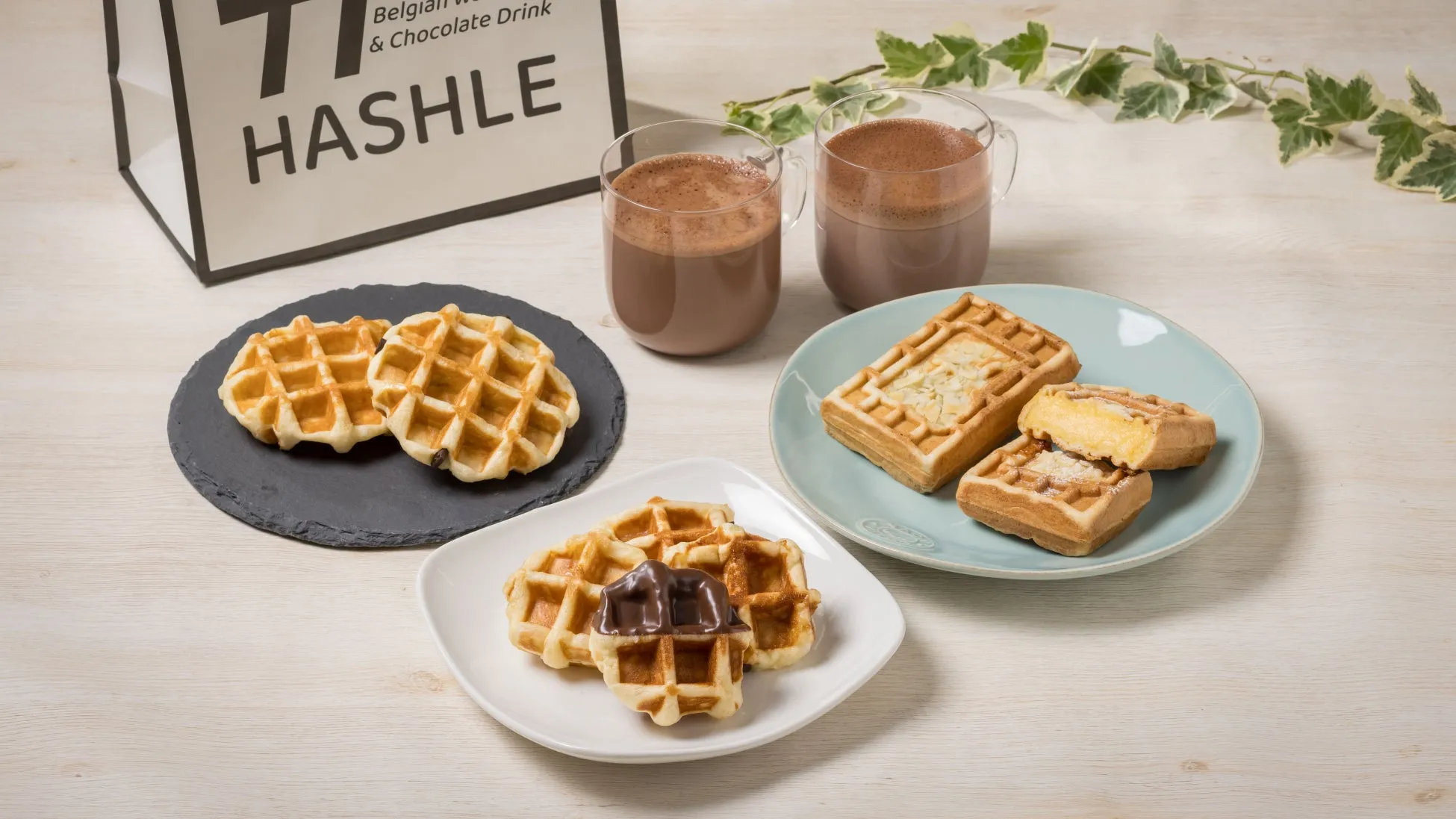 ワッフルとチョコレートドリンクのイメージ