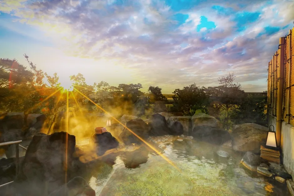 満点の星空も楽しめる露天風呂
