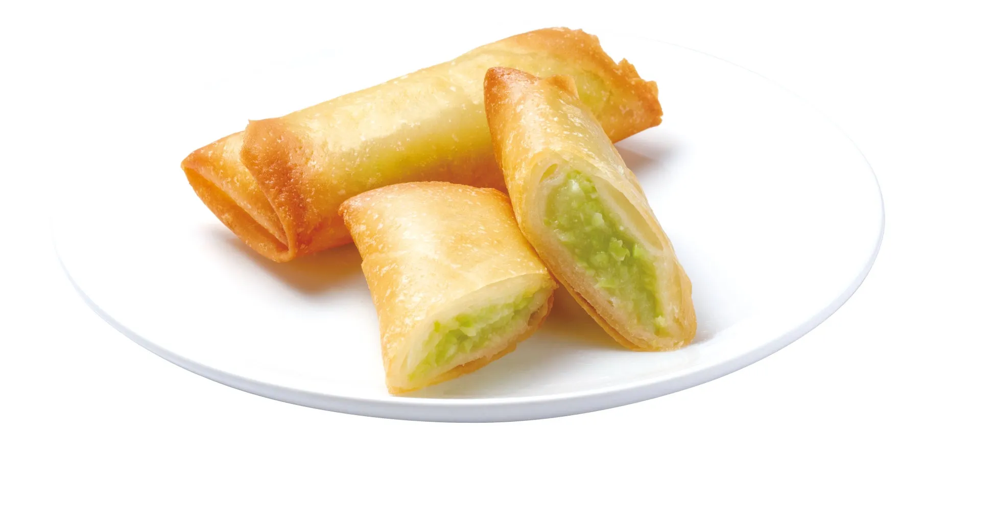 白い皿に春巻きがいくつか乗っている写真です。春巻きは揚げられており、中には緑色のフィリングが入っています。
