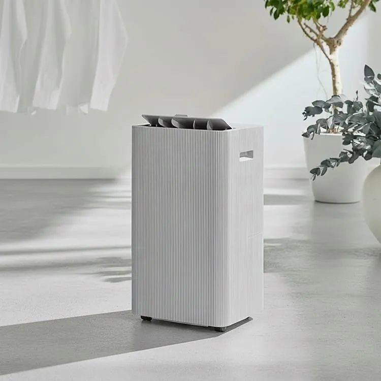 白い空気清浄機が置かれた部屋の写真