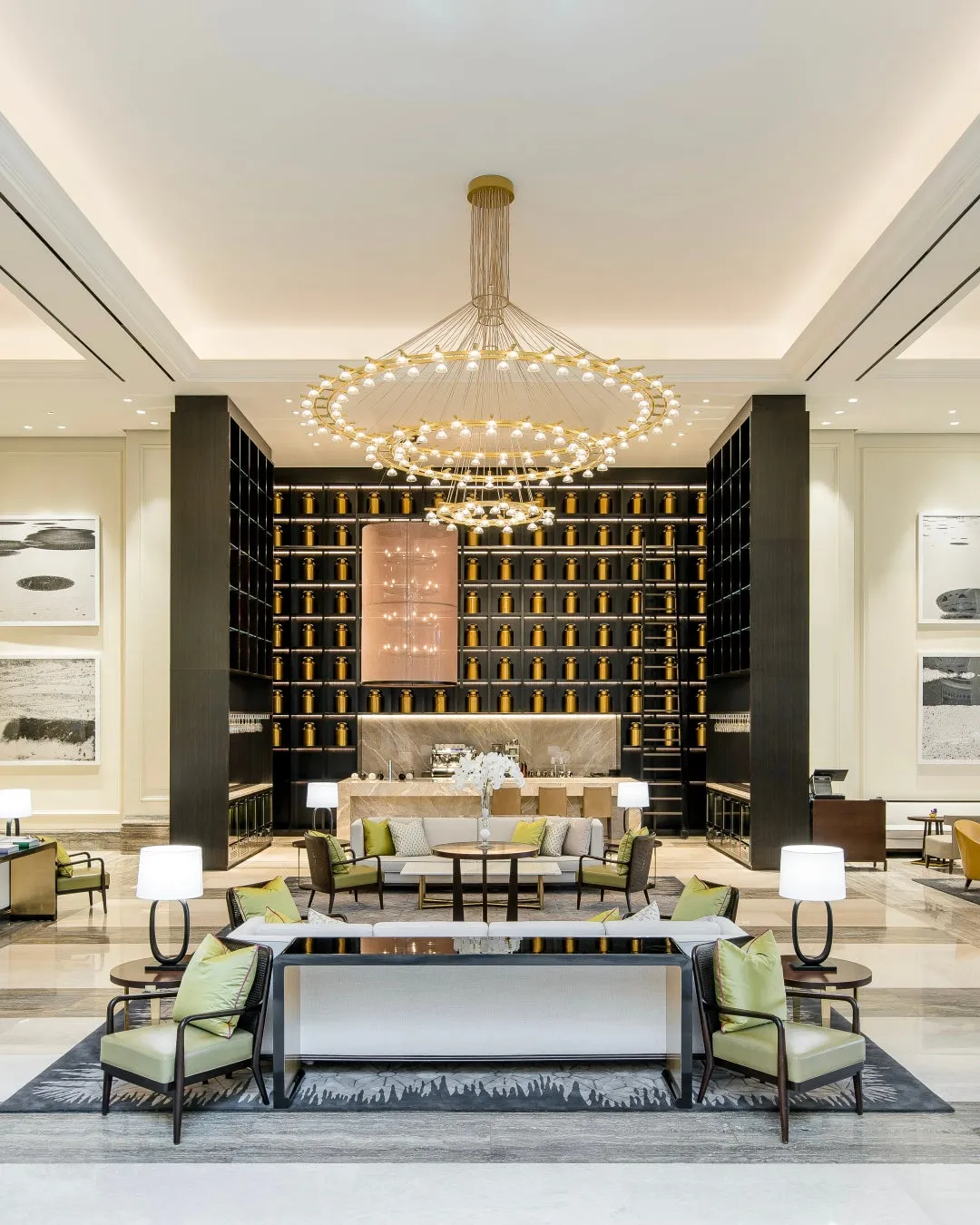 豪華なホテルのロビー