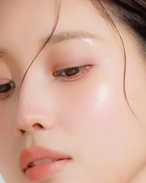 女性の顔のアップ