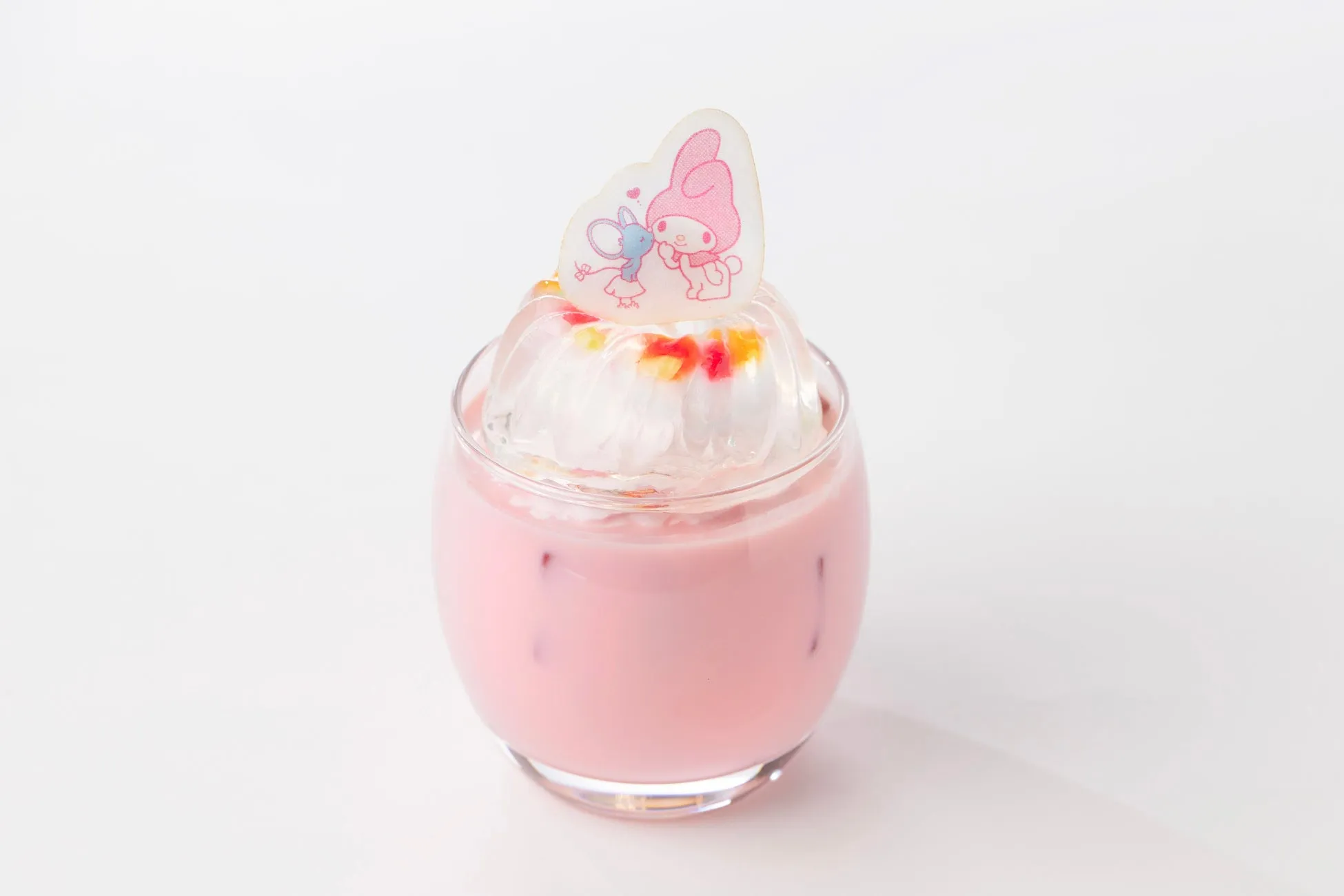 マイメロディが描かれたデザートドリンク。