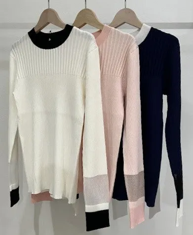 ホワイト、ピンク、ネイビーの配色リブニット